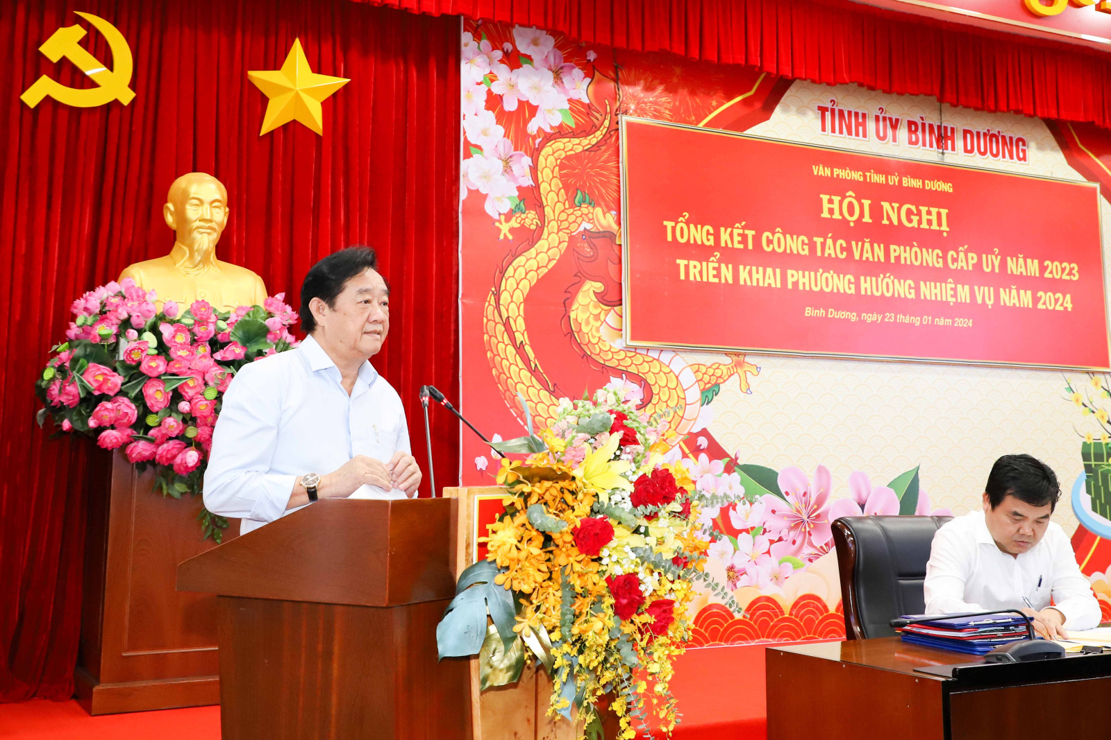 Đồng chí Nguyễn Hoàng Thao phát biểu chỉ đạo tại hội nghị.